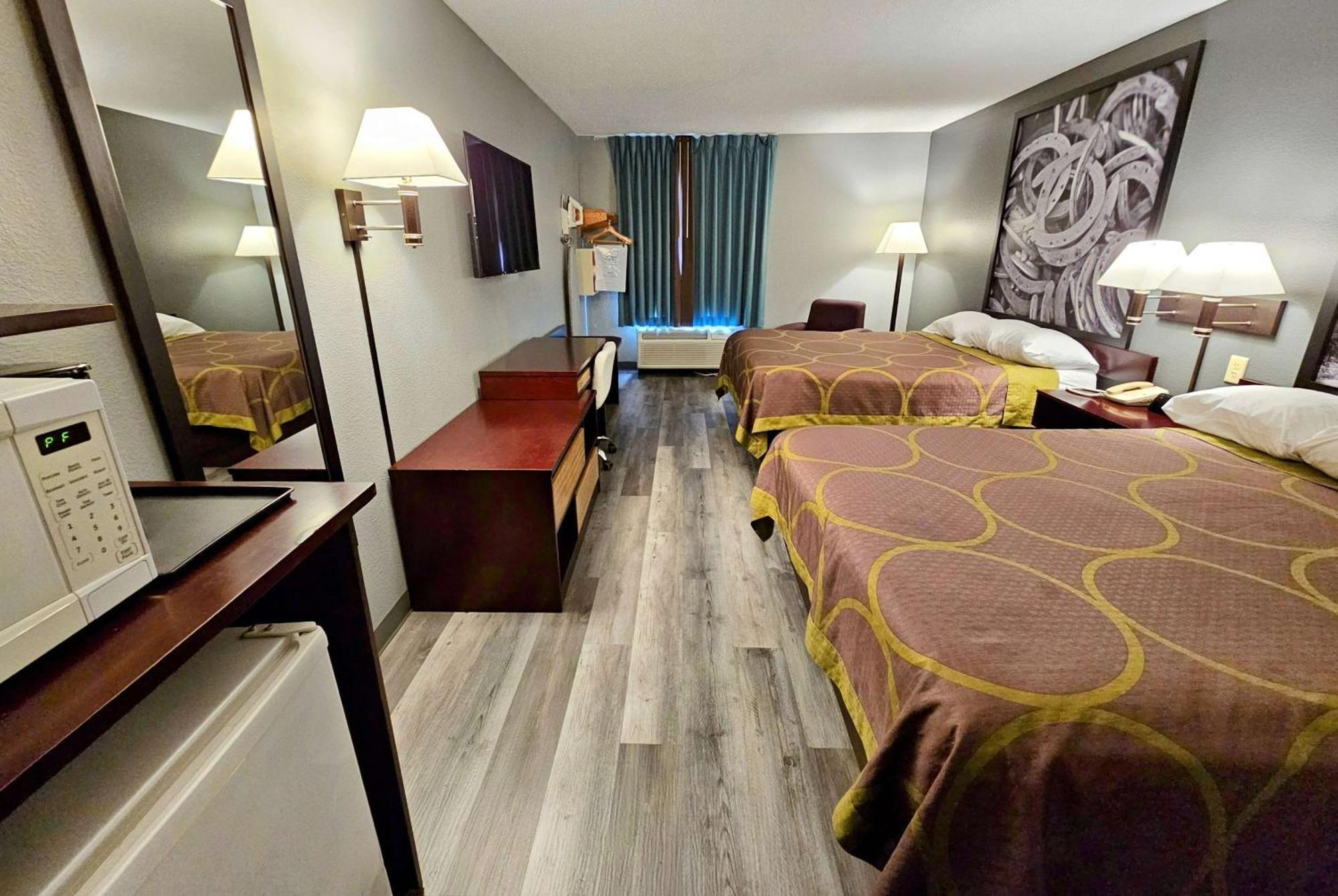 Super 8 by Wyndham Cloverdale Eksteriør bilde